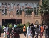 5 فيديوهات ترصد أحداث الشغب بمالى واقتحام المحتجين مبنى التلفزيون