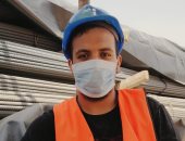 التزاما بالاجراءات الوقائية احمد يشارك بصورته بالكمامة بمقر عمله