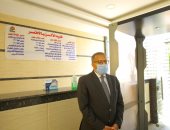 صور.. رئيس جامعة الأقصر يتابع تطبيق الإجراءات الاحترازية أثناء سير الامتحانات