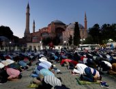 أنصار العدالة والتنمية يستفزون المجتمع الدولى بالصلاة" أمام "آيا صوفيا"