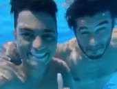محمد حسن ومصطفى محمد يقضيان عطلتهما تحت الماء فى الإسكندرية.. فيديو وصور