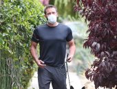 بيفسح الكلب.. ظهور نادر لـ"بن افليك" بعيدا عن حبيبته آنا دى ارماس.. صور