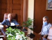 محافظ بورسعيد يناقش غلق منفذ الشاحنات بدءا من منتصف الشهر الحالى 