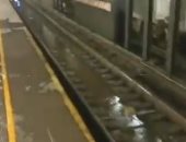 مياه العاصفة "فاى" تنهمر من الأسقف داخل محطة مترو فى نيويورك.. فيديو