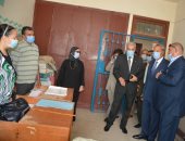 محافظ القليوبية يتفقد لجان امتحانات الثانوية بمدارس قرية بتمدة بمدينة بنها