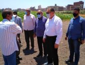 محافظ الشرقية يتفقد مشروعى مجمع مواقف ومحور مرورى بأبو حماد.. صور