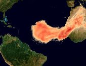 صور الأقمار الصناعية تظهر عمود غبار عملاق يجتاح المحيط الأطلسى