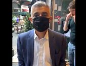 عمدة لندن يطالب المواطنين ارتداء الكمامات داخل الكافيهات.. فيديو