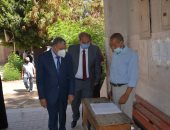 صور.. محافظ المنيا يتابع سير امتحانات الثانوية العامة وتغييب 13 ملاحظ للتأخير