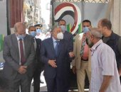 "الفرنساوى" يرسم البهجة على وجوه طلاب الثانوية العامة بالمنيا.. صور