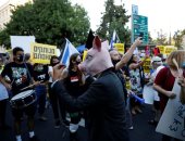 العالم هذا الصباح.. التباعد الاجتماعى يسيطر على الحياة فى هونج كونج.. مظاهرات واعتقالات لرفض لجنة الانتخابات تسجيل منافسى رئيس بلاروسيا.. ومتظاهرون يطالبون باستقالة نتنياهو ويشبهون الحكومة بـ"الخنازير السعيدة"‏