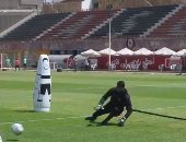 شريف إكرامي يتألق في تدريبات حراسة المرمي على ملعب التتش بالجزيرة.. فيديو
