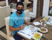 أسوان يشدد على تطبيق الإجراءات الاحترازية فى معسكر الفريق.. صور