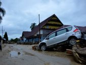 صور.. مقتل 15 شخصا وفقدان آخرين جراء حدوث فيضان فى إندونيسيا