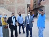 نائب محافظ المنيا يتابع أعمال لجنة مراجعة رخص البناء بالمركز التكنولوجى.. صور