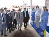 محافظ بورسعيد يفتتح أحدث وحدة لتحاليل فيروس كورونا من داخل السيارات.. صور