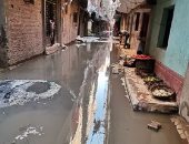 سكان شارع أحمد رياض بترسا المنيب يستغيثون من انتشار مياه الصرف الصحى