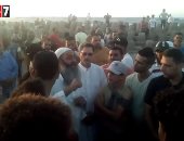 تضرع أهالى المفقود نور بشاطئ بلطيم بعد انتهاء عمليات البحث عن الجثمان..فيديو