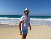 أحمد حلمى ينضم بقناة جديدة لموقع "يوتيوب" بفيديو على الشاطئ