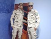 "علاء وياسين" يشاركان صحافة المواطن صورة بالزى العسكرى خلال فترة التجنيد
