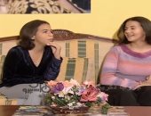 لقاء نادر لدنيا سمير غانم وشقيقتها فى الثانوية.. إيمى: عاوزة أطلع مخرجة