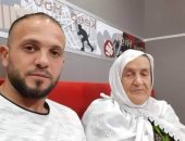 صور.. قصة الفلسطينى جهاد السويطى مع والدته المصابة بـ"كورونا" تثير ضجة على تويتر