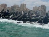 احترس من 3 شواطئ بالإسكندرية.. "الهانوفيل وأبو تلات" فى المقدمة لشدة التيارات المائية والطبيعة الجغرافية.. حواجز أمواج شاطئ النخيل تحصد الأرواح سنويا.. ومتخصصون يحذرون: لا توجد خدمات إنقاذ بسبب الغلق