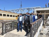 محافظ البحيرة يتفقد التشطيبات النهائية لكوبرى مشاه إيتاى البارود الجديد
