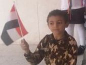 كلنا جيش مصر.. "عمر" 7 سنوات يرتدى الزى العسكرى لتقديم الشكر للجيش المصرى