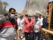 محافظ الجيزة يقود حملة لإزالة 3 عقارات بشارع فيصل.. صور