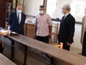 رئيس جامعة المنيا يتفقد امتحانات كلية الطب البيطرى.. صور