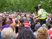 "أنقذوا الحريات الشخصية ".. المئات يحتجون ضد إرتداء الكمامات فى لندن