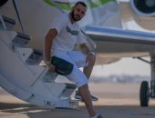 بنزيما يستقل طائرة خاصة لقضاء إجازة بعد التتويج بالدوري الإسباني