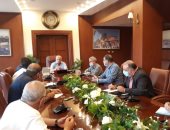 محافظ بورسعيد يناقش تحويل سيارات السولار والبنزين إلى غاز طبيعي