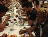 شاهد.. لاعبو الطلائع على مائدة الطعام فى معسكر برج العرب