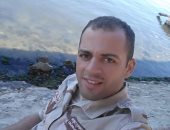 كلنا جيش مصر.. "عماد" من الجيزة يشارك صورته بالزى العسكرى