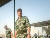 كلنا جيش مصر.. "سامح"من محافظة الشرقية يشارك صورته بالزى العسكرى