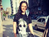 حنان مطاوع بالكمامة فى كواليس مسلسلها الجديد بعد 18 ساعة تصوير