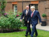 مايك بومبيو يبحث قضايا شبكات الجيل الخامس واتفاقيات التجارة مع بوريس جونسو