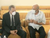 محافظ كفر الشيخ يقدم واجب العزاء لأسرة "نور" غريق بليطم (صور)