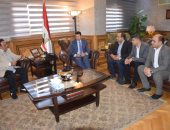 أشرف صبحى يلتقى سكرتارية الشباب باتحاد عمال مصر