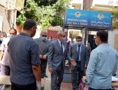 محافظ القليوبية يتفقد امتحانات الثانوية في آخر مادة لشعبة علمي رياضيات.. صور