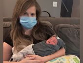 أمريكية مصابة بكورونا تلد طفلها من على جهاز التنفس الصناعى.. صور