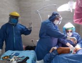 صور.. إجراء جراحة جديدة لمصاب بفيروس كورونا داخل مستشفى الأقصر العام