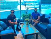 عمر كمال يتوجه لدبى فى أول رحلة عمل بعد عود الطيران