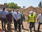 محافظ الوادى الجديد يتفقد مشروع زراعى وإنتاج حيوانى بقرية عدن على مساحة 500 فدان