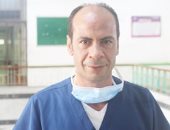 الجيش الأبيض.. "ممدوح" المدير الإدارى بمستشفى كفر الدوار العام فى مواجهة كورونا