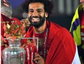 محمد صلاح يواصل الاحتفالات بلقب الدوري الإنجليزي بصورة جديدة بعلم مصر
