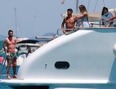 ميسي وسواريز يستمتعان بالعطلة فى جزيرة إيبيزا قبل عودة دورى الأبطال.. صور