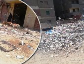 مساكن السودان بالدقى تغرق فى القمامة والصرف الصحى.. الدولة غيرت حياة سكان العشش بمساكن آدمية والحى تركهم يغرقون فى المخلفات والمجارى.. وأحد السكان: الحى يهتم بالشوارع الرئيسية لكن احنا غلابة.. صور وفيديو